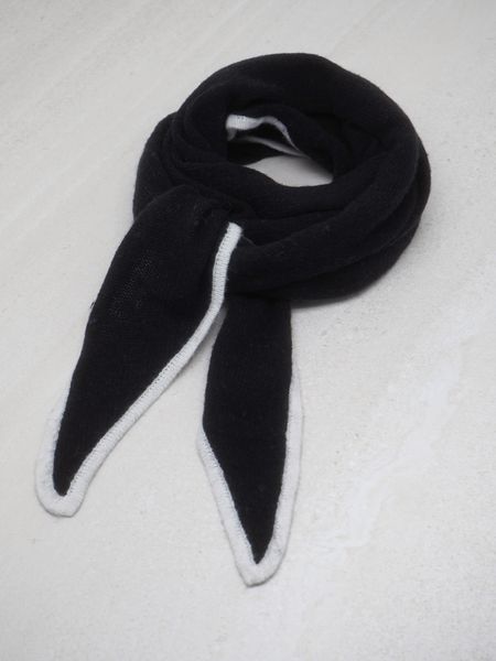 Hovedbilde Trekantskjerf to-farget ullskjerf svart og ...