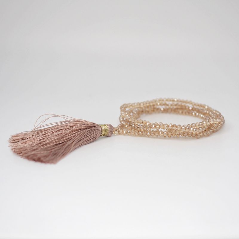 Kjede med dusk rosa