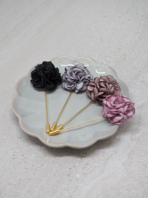 Rose pin grå