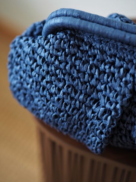 Hovedbilde Raffia pouch-veske blå