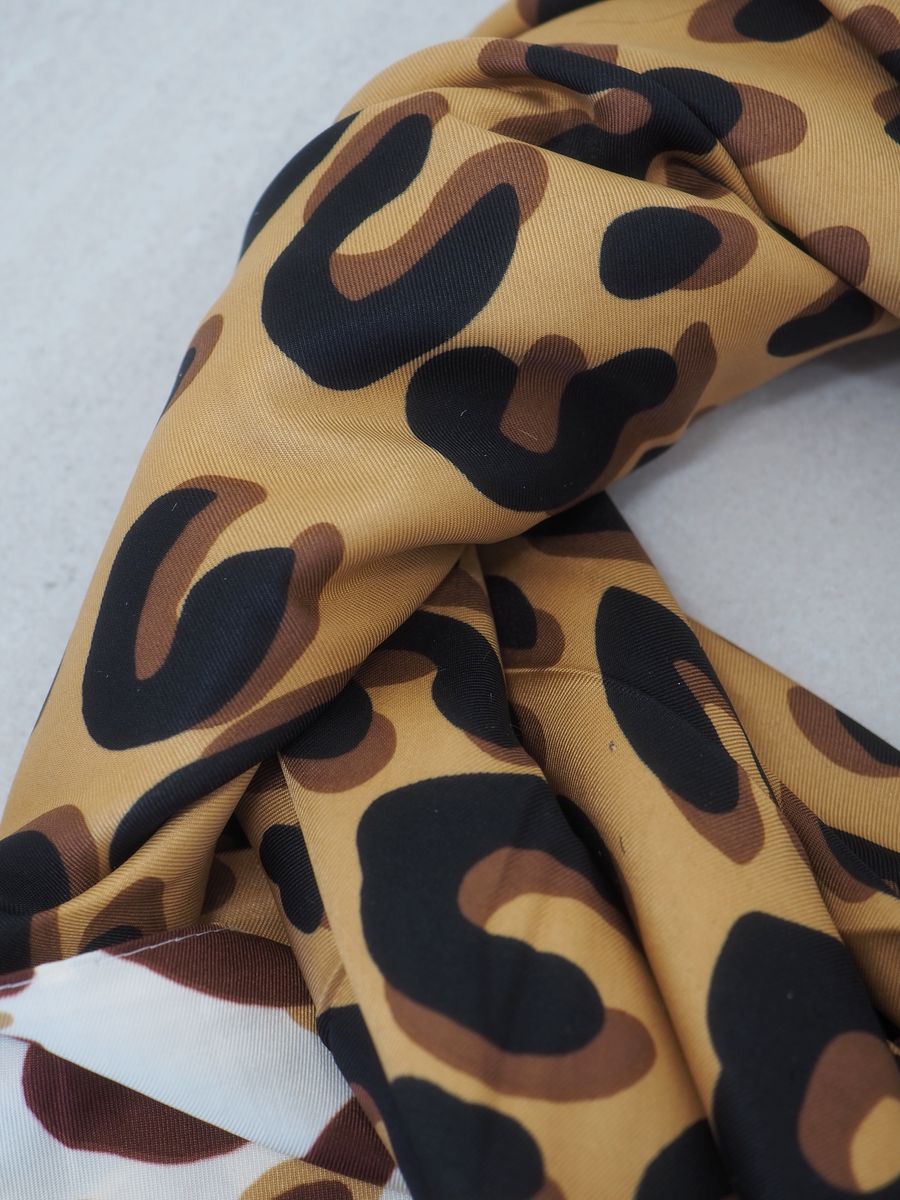 Stort skjerf i silkeblanding dyremønster bruntoner