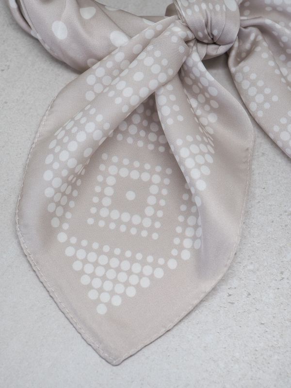 Satengskjerf lysetaupe