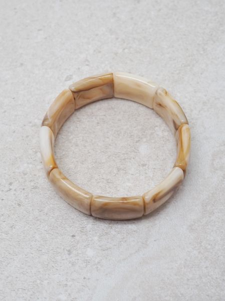 Bilde av Plexiglass armbånd beige smal