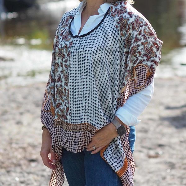 Hovedbilde Sateng ponsho burgunder og cognac