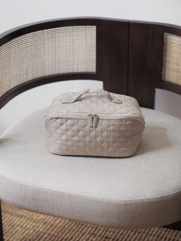 Vattert toalettmappe beige