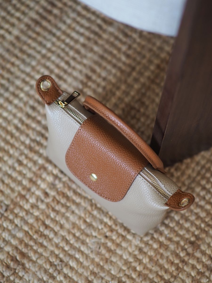 Liten skinnveske beige og cognac