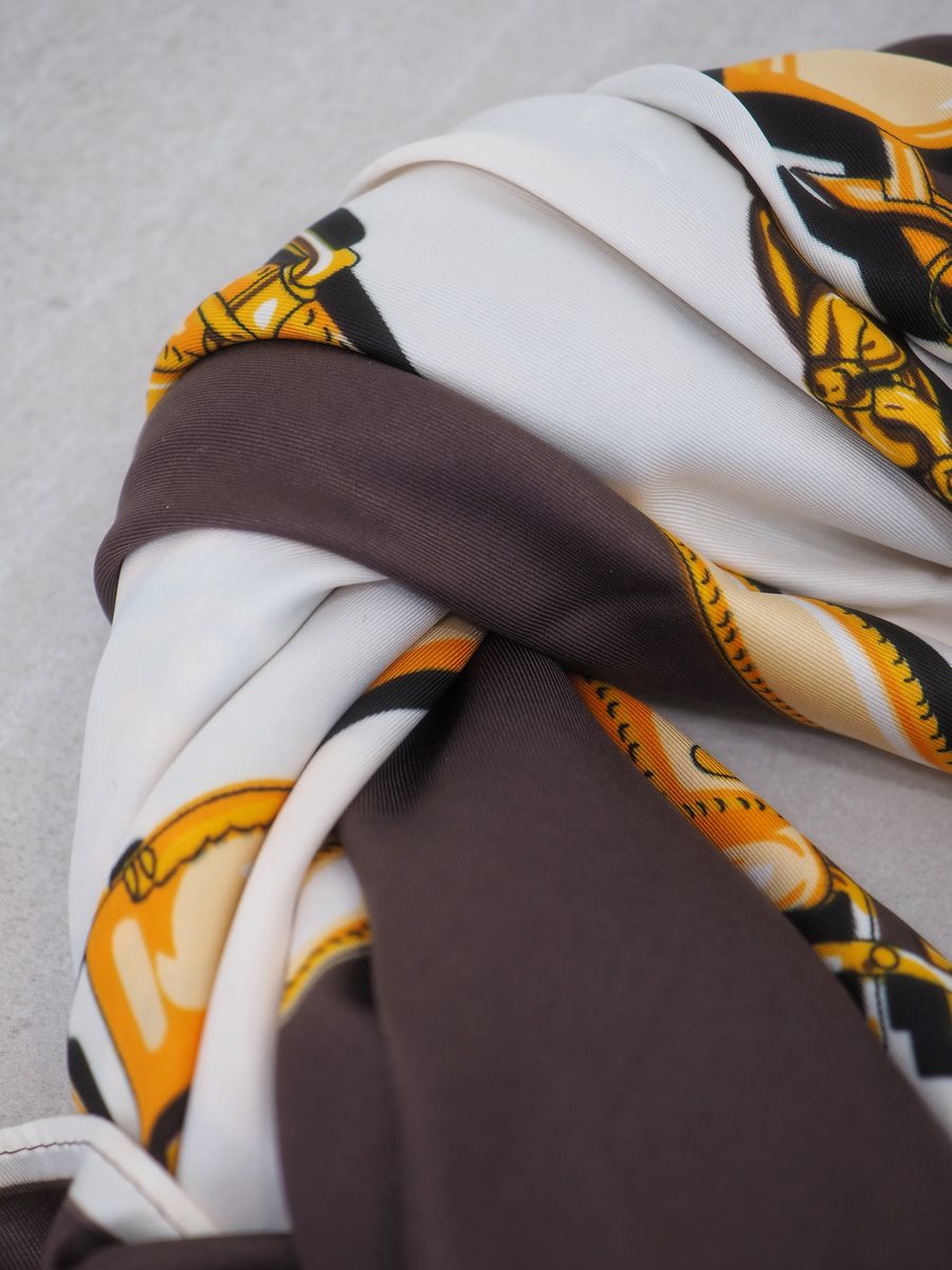 Stort skjerf i silkeblanding mørkebrun og off-white