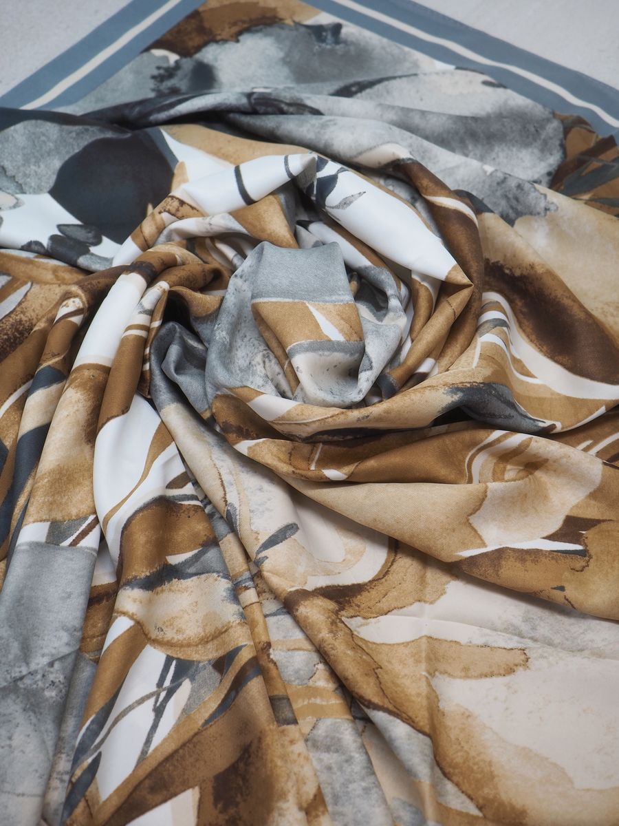 Stort skjerf i silkeblanding brun og blåtoner