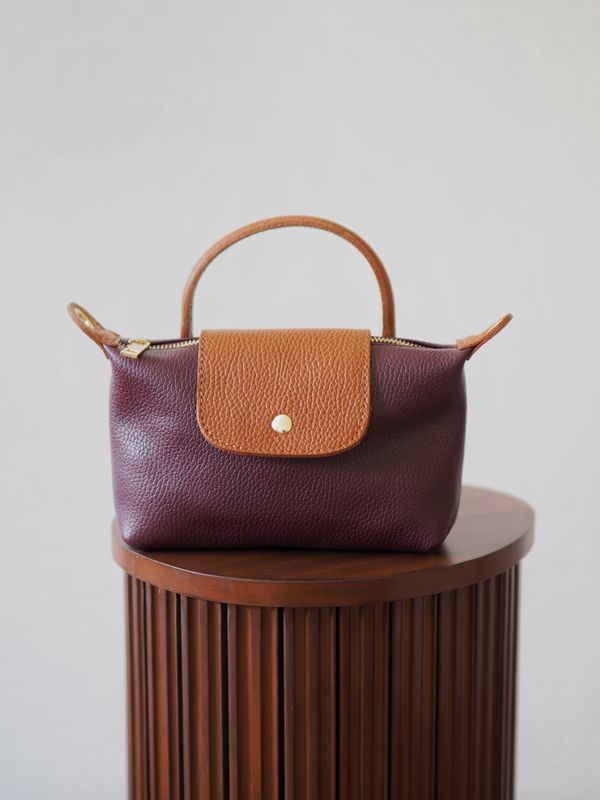 Liten skinnveske burgunder og cognac