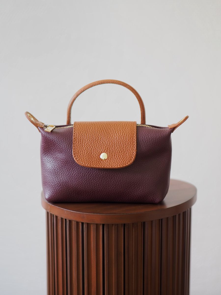 Liten skinnveske burgunder og cognac