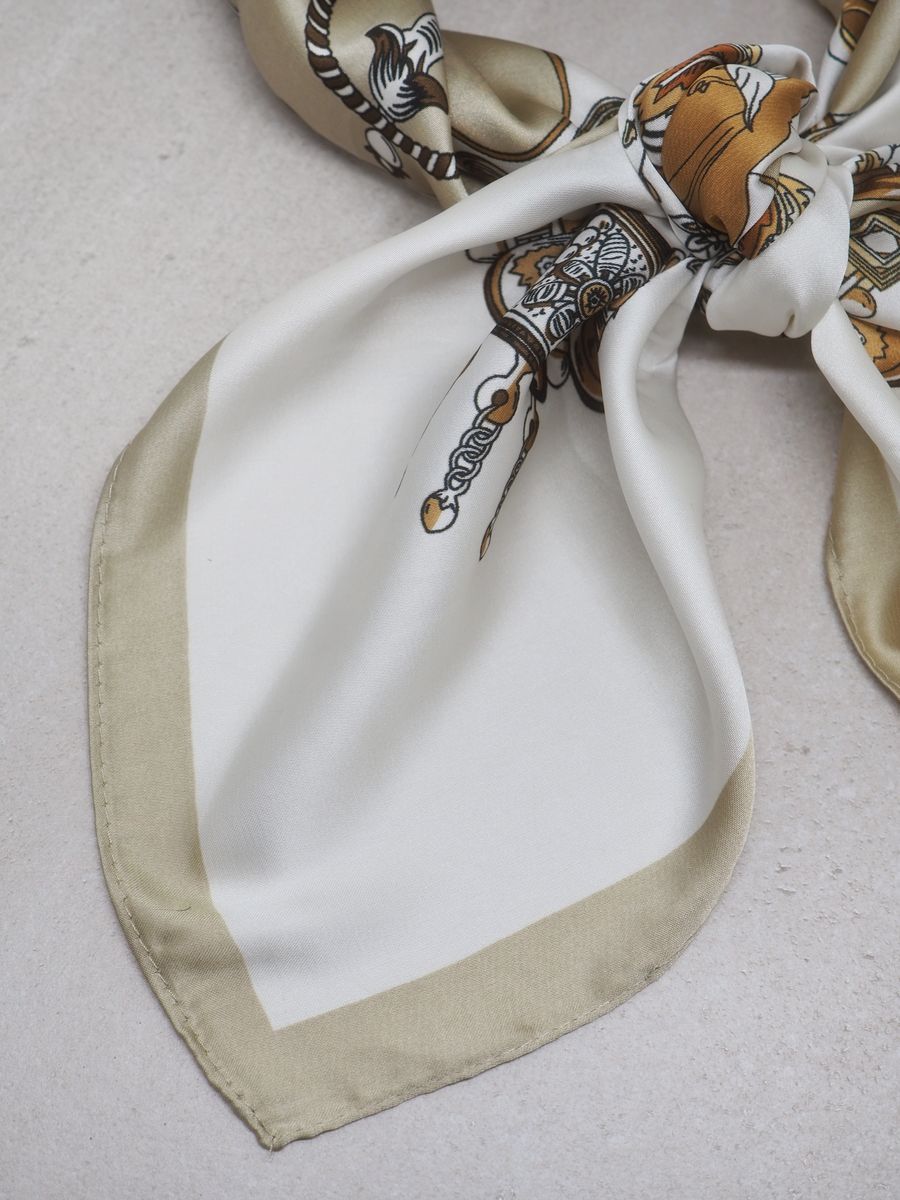 Satengskjerf off-white og beige