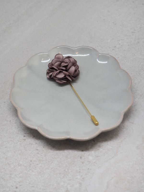 Rose pin brun