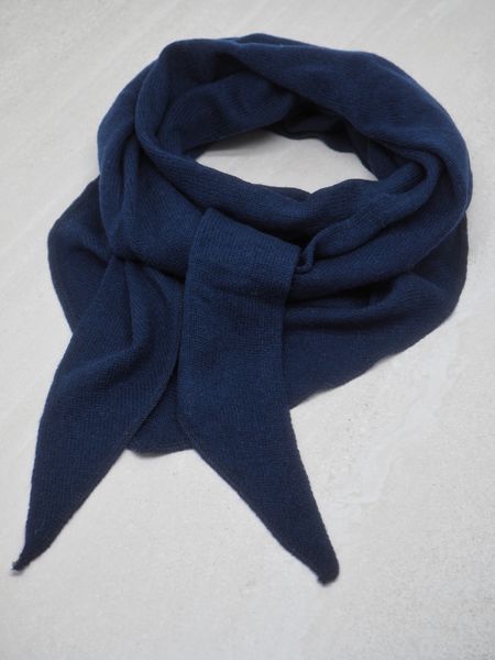 Hovedbilde Ullskjerf triangel stort mørkeblå