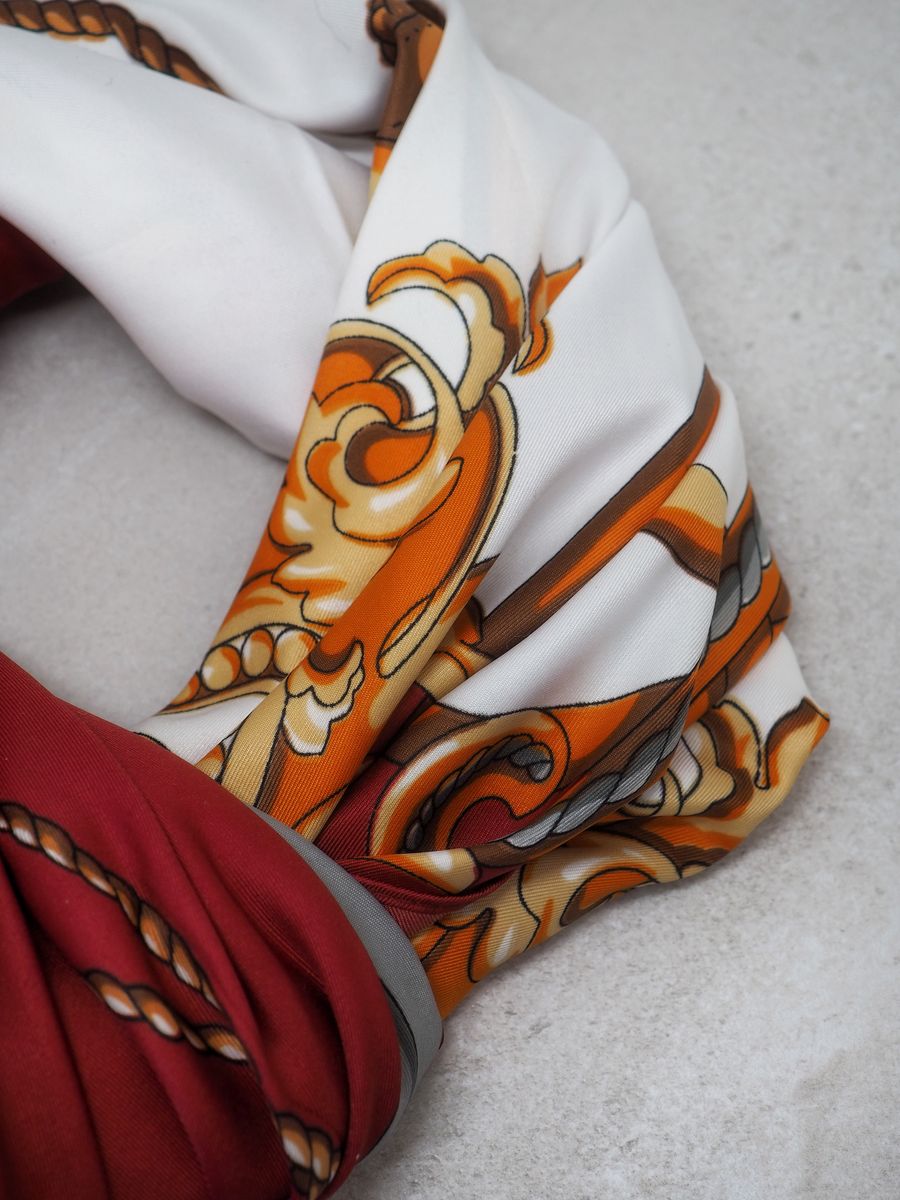 Stort skjerf i silkeblanding bordeaux og off-white