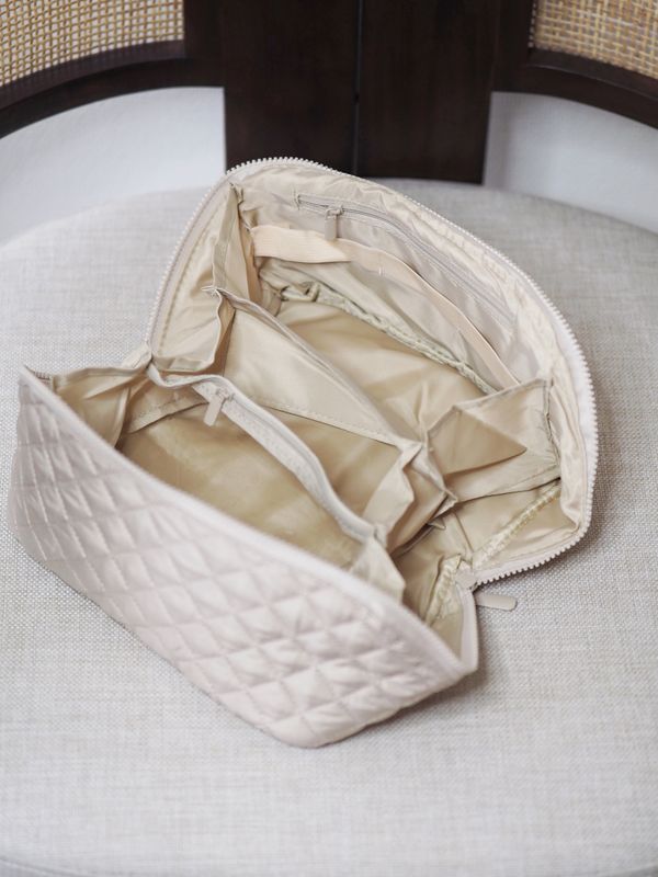 Vattert toalettmappe beige