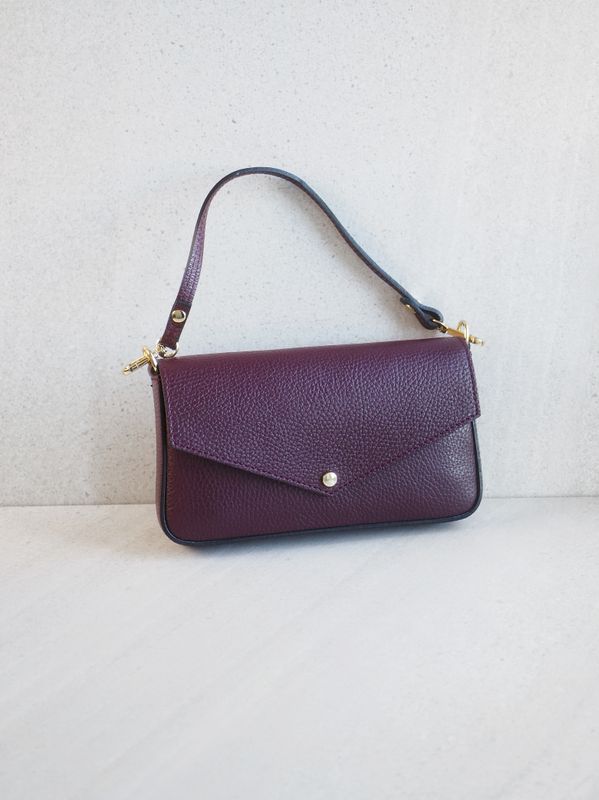 Konvolutt skinnclutch bordeaux