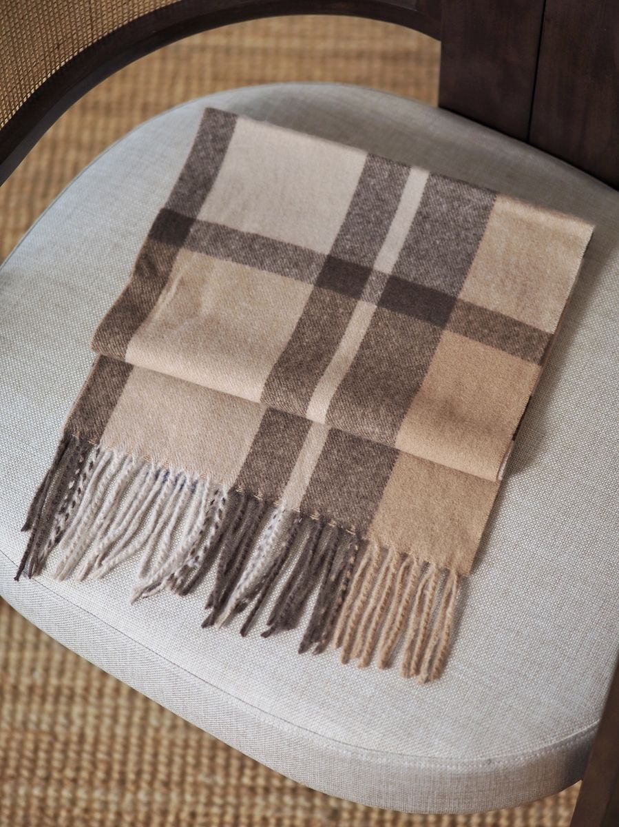 Check skjerf med frynser beige og brun