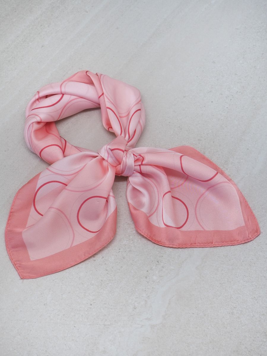 Satengskjerf lyserosa toner