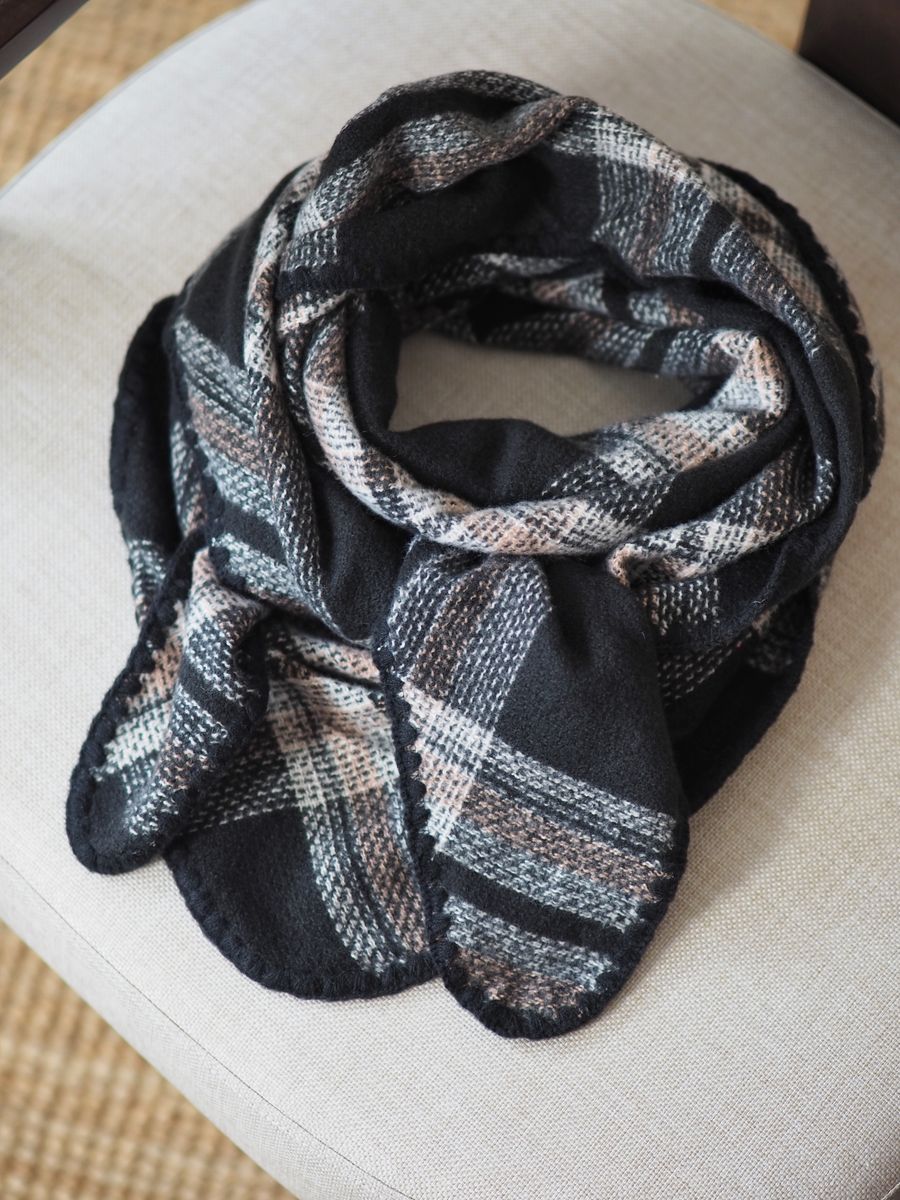 Stort sjal svart og beige