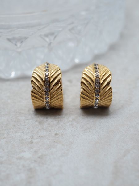 Hovedbilde Øredobber med bladformet i stål gullfarget