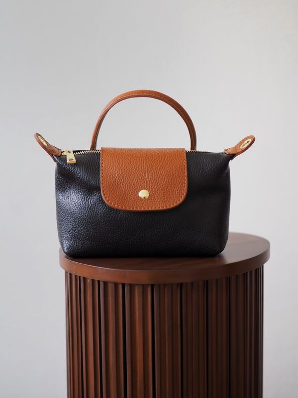 Liten skinnveske svart og cognac