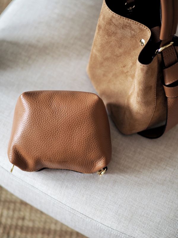Bøtteveske semsket skinn camel