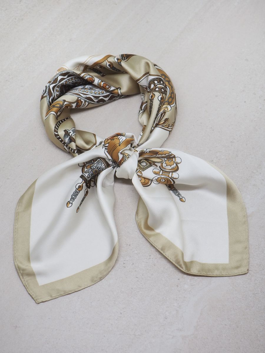 Satengskjerf off-white og beige