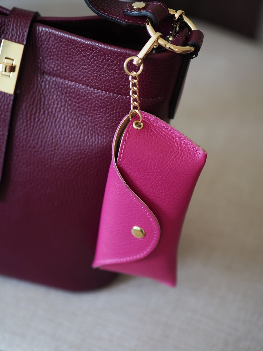 Skinn brilleetui fuksia