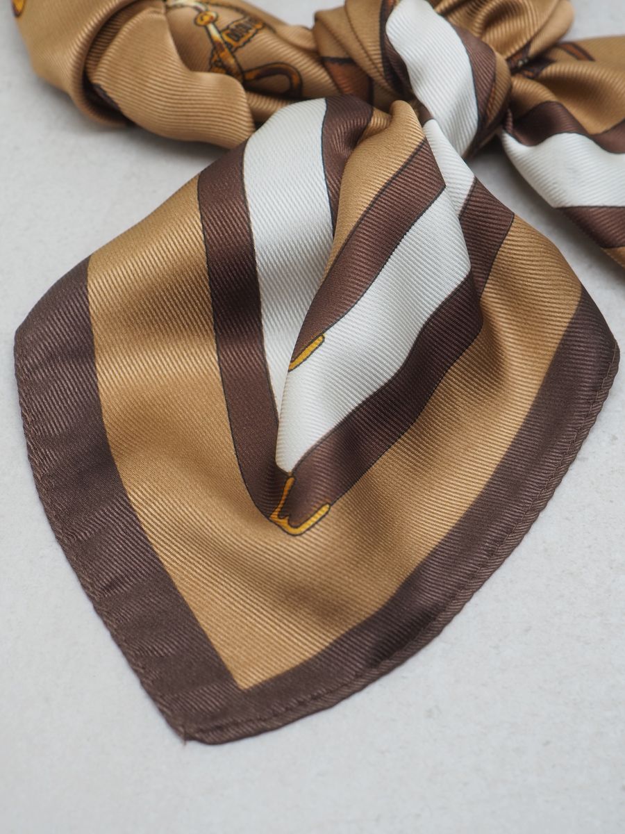 Satengskjerf brunt hestemotiv