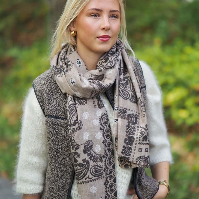 Hovedbilde Avlangt skjerf beige