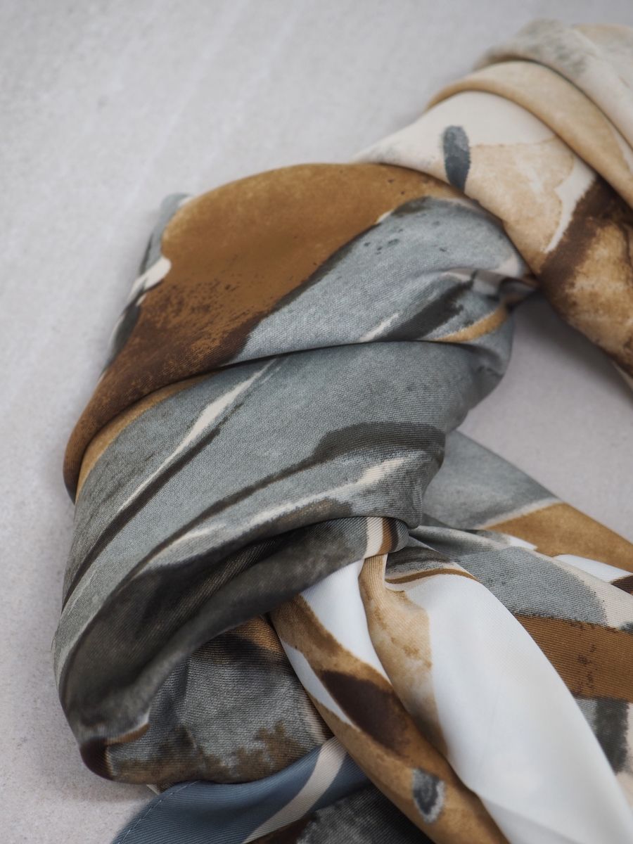 Stort skjerf i silkeblanding brun og blåtoner