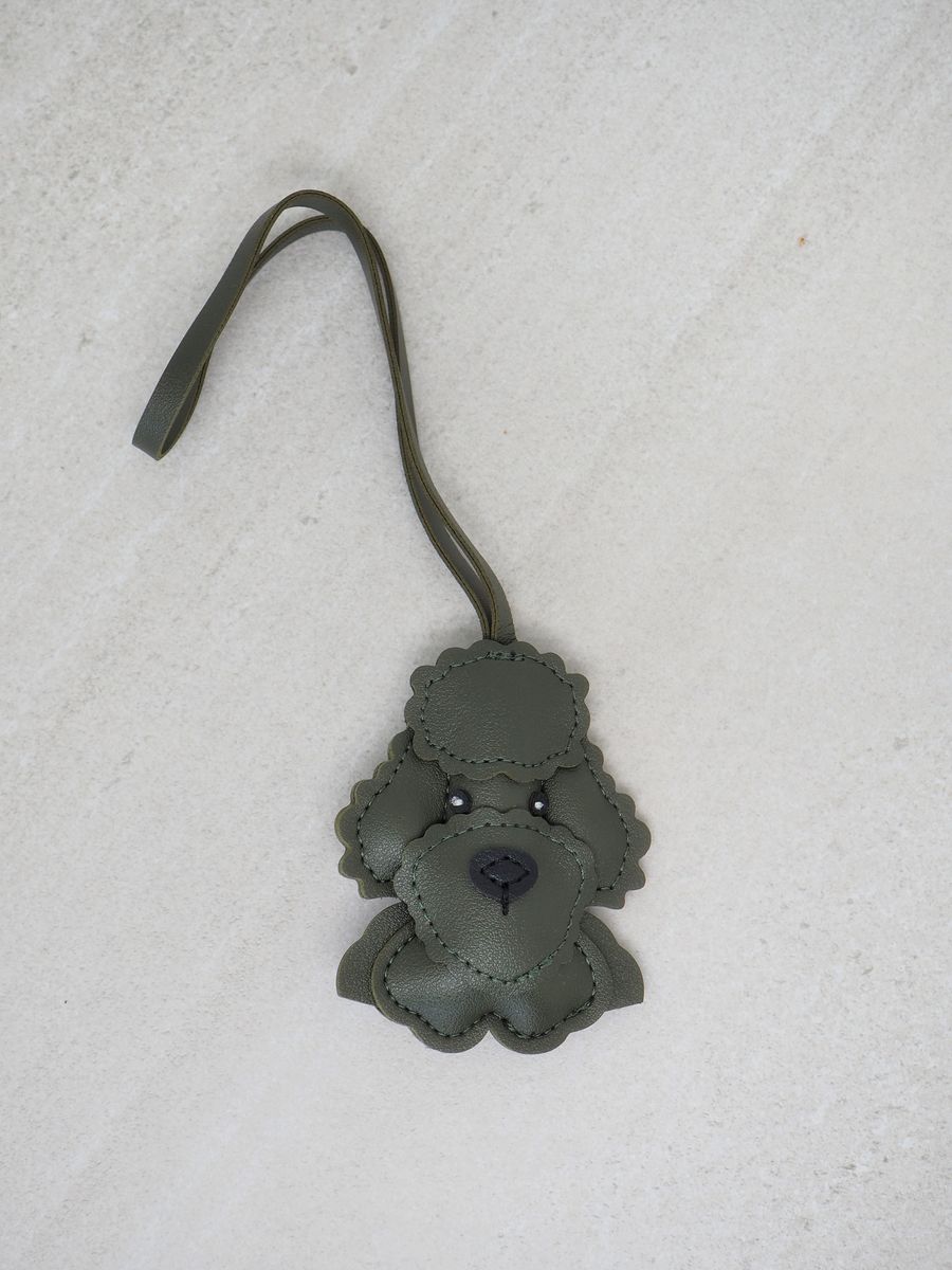 Veskepynt puddelhund oliven