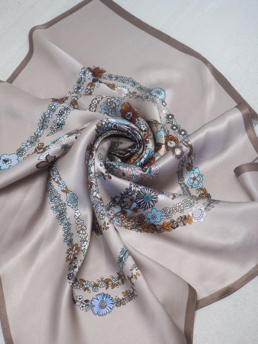 Silkeskjerf 100% beige fargetoner